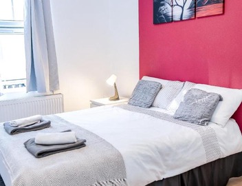 2-Bed Apartment near Metro in Islington by LS2G Stays 2