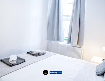 2-Bed Apartment near Metro in Islington by LS2G Stays 4