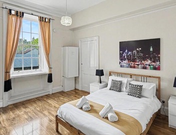 2 Bed Flat in Central Edinburgh 2