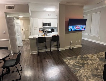 2 bedroom 2 bathroom, gated community walking distance to Perimeter Mall and etc 3