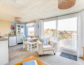 2 bedroom apartment with balcony, panoramic sea views, outisde space and parking 3