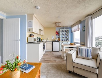 2 bedroom apartment with balcony, panoramic sea views, outisde space and parking 5