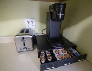 2 bedroom condo close to Boston and Cambridge with free parking 5