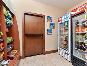 2 Bedroom | Equipped Suite | Pool + Hot Tub Access 4