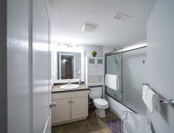 2 bedroom & parking Great Vancouver 4