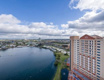 2 Bedroom Resort Condo at Highrise Walking distance to UNIVERSAL 3