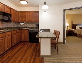 2 Bedroom Suite Close to Salt Palace Convention Center! Free Breakfast Buffet. Pool, Hot Tub & Waterslide Access. 2