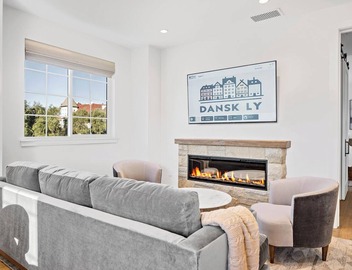 2 bedroom - WiFi, AC, garaged off-street parking with EV Charger. 3