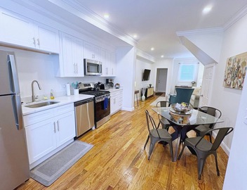 2 Bedroom with Private Deck Near Green Line 3