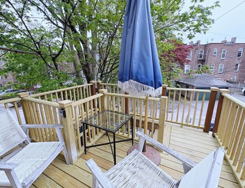 2 Bedroom with Private Deck Near Green Line 4