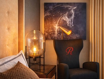 2 Boutique Hotel Rooms Ideal for Event Planners - Pet-Friendly Stay! 2