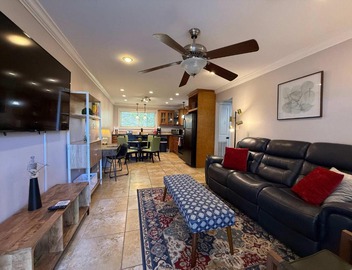 2 BR apartment with laundry pool 4