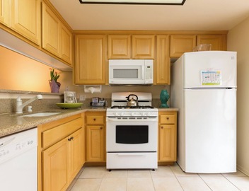 2 Comfortable Units, Kitchen & Free Parking 2