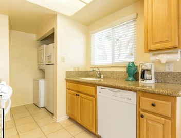 2 Comfortable Units, Kitchen & Free Parking 3
