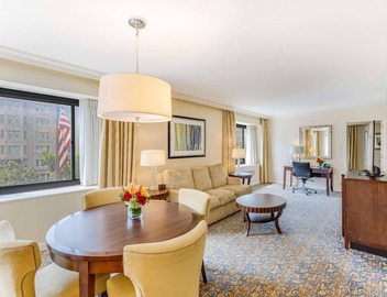 2 Connecting Suites at a 4⭐️ Hotel 4