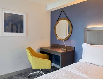 2 Elegant King Room Near Capitol Hill & Downtown Washington Nightlife 3