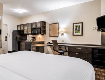 2 Modern Studios w/Free Breakfast & Wi-Fi Near LSU, Zoo & Downtown Baton Rouge 4