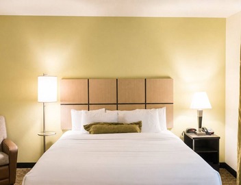 2 Modern Studios w/Free Breakfast & Wi-Fi Near LSU, Zoo & Downtown Baton Rouge 3