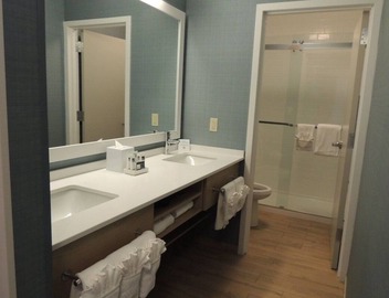 2 Spacious Family Rooms with Modern Amenities Near Top Hospitals - Parking 4