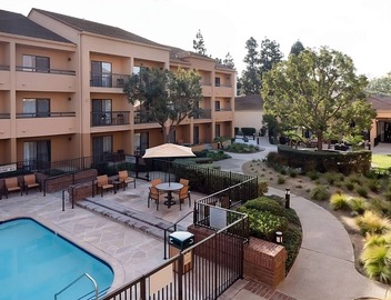2 Spacious Rooms Near Dignity Health Sports Park – Ideal for Sports Fans 4