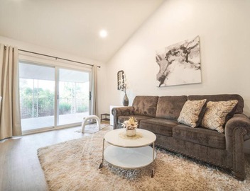 2 TVs - Vaulted Ceiling - Private Kitchen & Entrance 4
