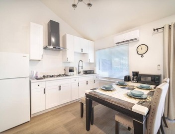 2 TVs - Vaulted Ceiling - Private Kitchen & Entrance 5