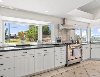20% OFF Monthly Mountain View & Huge Backyard & Hot Tub - 3 King Bed 2