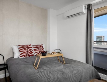 21st Floor Centrum Studio - Balcony, City View, AC - by Rentujemy 5