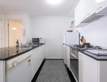 24th Floor Beauty 2BR SouthbankPoolGymParking 4