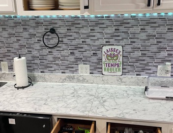 29 days for the price of 7 days in a beautifully renovated 2 bedroom 1 bath! 4