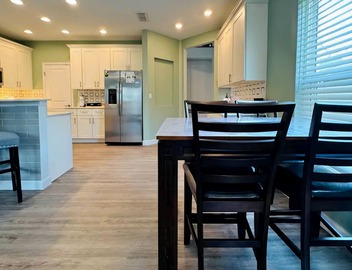 2B/2B College Park home w/fenced patio yard, close to DT Orl & WP. Pet Friendly! 4