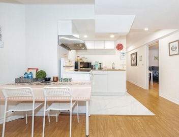 2B Basement, Mins to Lake, Free Parking 4