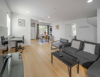 2BD/2BA Apartment near DT Alhambra 4
