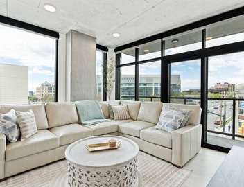 2bd/2ba Best style and location/Pool+spa/gym/pkg! 2