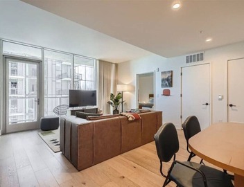 2BD Condo-Rainey St-Best views-RT Pool 3