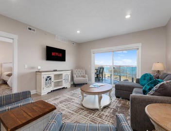 2BDR Lake View 1st Floor Condo steps to Beach 103E 4