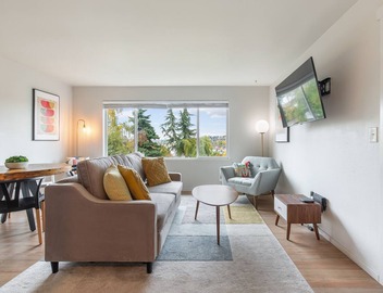 2BR Chic Colorful Queen Anne Apt - 4m to DT Seattle, Free Parking - NEW 2