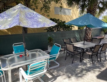 2BR Comfortable Downtown House Near Beach and More 2