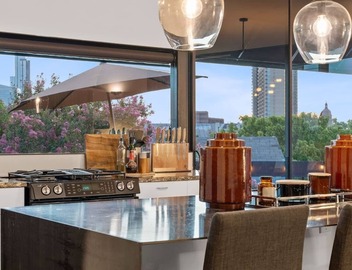 2BR Designer Condo East Downtown Austin 4