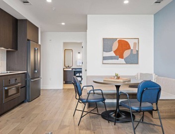 2BR Lux Highrise + Austin + Vibrant Rainey St 5