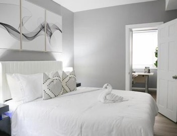 2BR w/Workspace - Coffee Bar - Near Transit 5