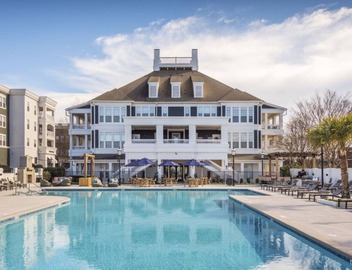 2xKing-Beds, Birkdale-Plaza-Vista, Shop-Eat-Play 2