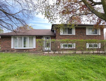 3 Bed 2 Bath Bungalow, Walk to Bus, 30 min to Downtown 2