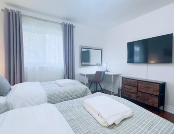 3 Bed 2 Bath Bungalow, Walk to Bus, 30 min to Downtown 5