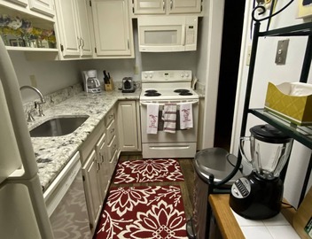 3 Bed 2 Bath On St Charles With 2 Parking Spaces Across From Street Car Stop 2