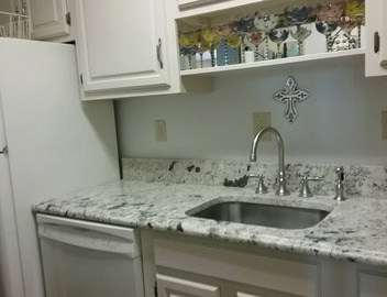 3 Bed 2 Bath On St Charles With 2 Parking Spaces Across From Street Car Stop 4
