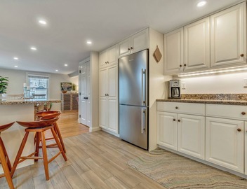 3 Bedroom 2 bath spacious beach house - 2nd house in from the beach! 2