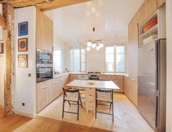 3-bedroom 2 bathroom apartment in Le Marais with AC 3