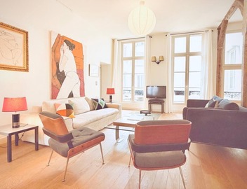 3-bedroom 2 bathroom apartment in Le Marais with AC 4