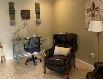 3 bedroom Cozy vacation rental near airport 2
